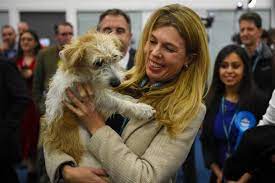 The pm's former adviser described march 12 last year when part of no 10 was talking of bombing iraq, another part arguing about whether to put the uk into quarantine, and carrie symonds going. Bilderstrecke Zu Carrie Symonds Die Frau An Boris Johnsons Seite Bild 3 Von 3 Faz