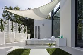 Les Produits Les Conseils Et Les Idees Pour Le Bricolage La Decoration Et Le Jardin Leroy Merlin Terrasse Jardin Deco Terrasse Salle En Plein Air