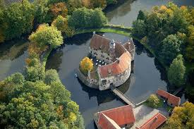 The World Geography 12 Wonderful Water Castles Beautiful Places Castle Beautiful Castles