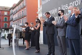 We did not find results for: La Plaza Mayor De Valladolid Estalla De Emocion En El Recuerdo A Las Victimas Del Covid 19 Y En El Homenaje A Los Profesionales Que Luchan Contra La Pandemia Grupo Municipal Socialista