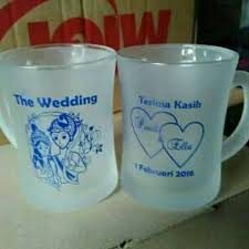 Meskipun demikian, saat ini sudah banyak souvenir pernikahan yang menyediakan gelas enamel untuk dijadikan souvenir. Souvenir Pernikahan Gelas Sablon Shopee Indonesia