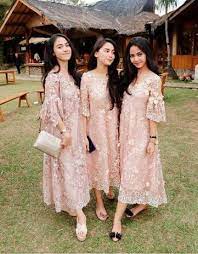 Acara yang berlangsung khidmat itu dihadiri oleh keluarga besar dan kerabat. 58 Ideas Wedding Dresses Casual Fashion Styles For 2019 Casual Wedding Dress Dress Brokat Lace Pink Dress