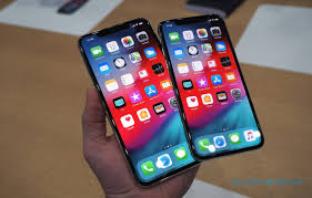 The iphone xs and iphone xr are both older generation models but if you can't afford apple's latest phones then you might well be choosing between a big difference is the screen tech. Actual Machine Photo Amp Movie Of Apple S New Iphone Iphone Xs Xs Max Xr Summary Gigazine