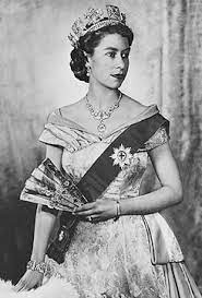 April 2016 blir hun ytterligere den første regjerende monarken i den unge alderen. Elizabeth 2 Store Norske Leksikon