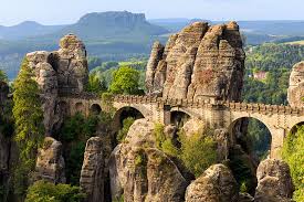 Mar 10, 2020 · nach decin verläuft die elbe in einem tief eingegrabenen, oft felsigen tal bis zur deutschen grenze weiter. Elbsandsteingebirge Tipps Fur Sachsische Bohmische Schweiz