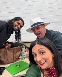 Steve Searle is a super-talented multi-instrumentalist 🎶 that specializes  in saxophone 🎷, clarinet, flute, trumpet 🎺, and trombone. He studied Jazz  Performance and Music Education at the Western Australian Academy of  Performing