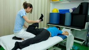 Algunas personas con esclerosis múltiple grave pueden perder la capacidad de caminar sin ayuda o de caminar por completo, mientras que otras pueden experimentar largos períodos de remisión sin que aparezca ningún síntoma nuevo. Un Nuevo Programa Para Ayudar A Las Personas Con Esclerosis Multiple As Com