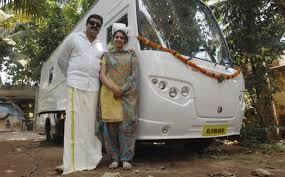 Suresh Gopi And His Wife Radhika Front Of Their Caravan 36 Аренда и продажа домов на колесах в екатеринбурге.