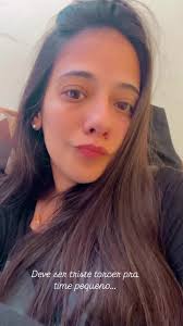 Camila Simas (@camila.simaas)