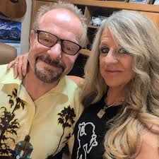 The Night The Lights Went Out In Georgia by Vicki Lawrence In 1973,  actress, comedian and singer VICKI LAWRENCE surprised everyone with her  recording of this story/song about people up to no