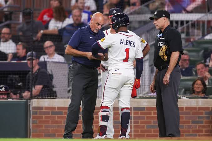 Braves' Ozzie Albies breaks bone in left hand | Reuters