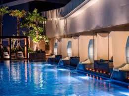 Berenang di kolam renang hotel ciputra cibubur. 10 Hotel Dengan Kolam Renang Terbaik Di Jakarta Indonesia Booking Com
