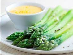 Recette De Asperges Vertes Et Blanches Sauce Hollandaise Facile Et Rapide Asperge Verte Sauce Hollandaise Cuisson De Legumes