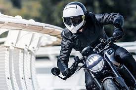 These are the top companies who make the highest quality products these are the best and most trusted helmet brands across the world. Best Motorcycle Helmets To Buy In 2021 Buying Guide Advantages Top 10 Features Pros And Cons
