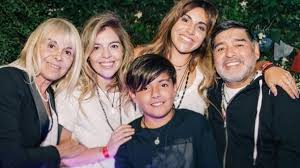 Sin embargo, el 14 de marzo gianinna había blanqueado que estaba de novia con otro hombre: Gianinna Maradona Aclaro Por Que Su Hijo Es De Boca Mendovoz