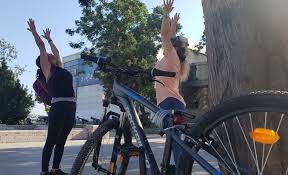 Sivananda yoga geleneğinde her ders öncesi uygulanan 2 temel nefes tekniği: Yoga Teknikleri Ile Bisiklet Surmeyi Ogretiyor Timeturk Haber