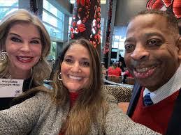 Angelique Lynn's Instagram, Twitter & Facebook