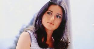 1964 yılında mario panzeri'nin yazdığı ve nicola salerno'nun bestelediği non ho l'età parçasıyla sanremo müzik festivali'nde ödül kazandı. Gigliola Cinquetti Si 1974 The Eurovision Song Reviews