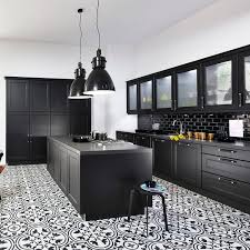 L'ambiance élégante et exclusive dans la cuisine procure de la joie tous les jours. Contemporary Kitchen Windsor Nolte Kuechen Lacquered Wood Island With Handles