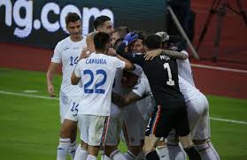 Dintre toate echipele campioane in prima liga de fotbal din romania doar 5 mai activeaza in aceasta competitie: Dqfp417qxqyfqm