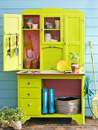 Gartenschrank Eine Praktische Bereicherung Ihres Gartens Gartenschrank Alte Stuhle Streichen Ausgefallene Mobel