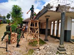 Gempa bumi merupakan ancaman konstan di indonesia karena pertemuan lempeng tektonik dan aktivitas vulkanik di wilayah ini. Respon Cepat Divif 2 Kostrad Bantu Korban Bencana Alam Gempa Bumi Di Kab Malang Channel Indonesia