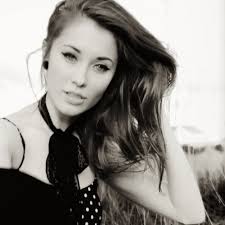 Alyssa Steiner (@loveletterer)