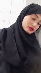 First time I m wearing hijab comment mein batao how look I m?