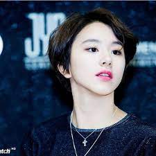 College girls do like short hair. I Love This Hairstyle Chaeyoung Chaeyoung Hairstyle Love Short Hair Styles Hairstyle Hair Styles