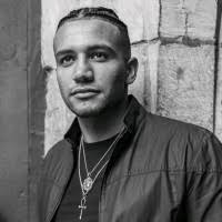 200+ perfiles de «Farag»