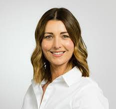 Nikki Mcdermott's Instagram, Twitter & Facebook