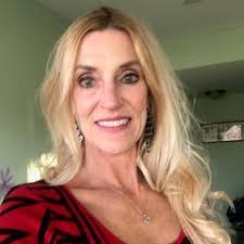 Rhonda Kraft's Instagram, Twitter & Facebook