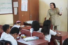 Kegiatan menyenangkan dalam pembelajaran bahasa inggris (+6) salam pendidikan para sobat guraru, disini saya mau menceritakan pengalaman mengajar saya pada saat mengajar bahasa inggris di sekolah dasar. Nasib Para Guru Bahasa Inggris Sekolah Dasar Aquarius Com