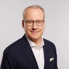 Laura Weinert's Instagram, Twitter & Facebook