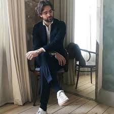 Article by my sweet sanity. Des Baskets Basses A Porter Avec Un Costume Bleu Marine 193 Tenues Et Looks Lookastic France