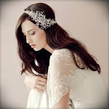 So we hope that these indian hairstyles for short hair will help you feel like a star at such intimate functions and you won't shy away from the camera just because of the short. Bridal Hairstyles With Tiara Ideas And Pretty Pictures