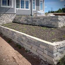 Modern Farmhouse Home Stone Veneer Exterior Backyard Landscaping Stone Walls Garden Backyard Retaining Walls Landscaping Retaining Walls