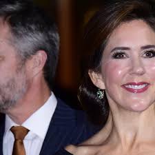 Glamour for alle pengene: Mary stråler i iøjnefaldende nederdel