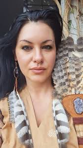 Hello Relatives! ✌🏽 I Got This Beautiful Fan Available, Almost Done‼️🥺  Six (6) Turkey Feathers And One (1) Scarlet Macaw Center 🦜 🦃 😍 🔥 It Can  Be Made Stiff For Powwow