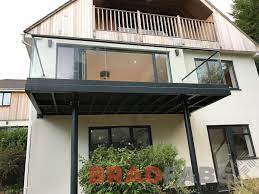 Beautiful Modern Balcony With Two Support Legs Manufactured In Mild Steel Galvanised And Powder Coated Complete W Modern Balcony Glass Balcony Balcony Design