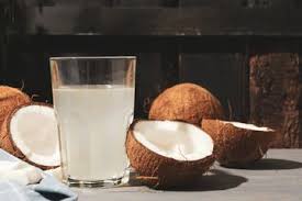 Berbagai nutrisi yang ada di dalam air kelapa ini menjadikannya minuman yang sangat baik untuk dikonsumsi selama haid, karena bisa membantu meringankan gejala pms dan nyeri haid yang seringkali menghampiri. Dikira Menyehatkan Minum Air Kelapa Tiap Hari Bisa Sebabkan 5 Bahaya Ini Semua Halaman Bolastylo Bolasport Com
