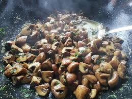 Champignons Mit Knofi Sosse Wie Vom Weihnachtsmarkt Oder Kirmes Uber 19 Bewertungen Und Fur Vorzuglich Befunden Rezepte Vegetarisch Kochen Lebensmittel Essen