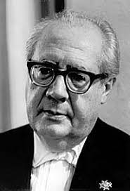 How to say andrea in spanish. Andres Segovia Wikipedia