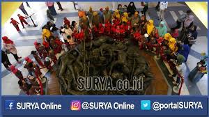 Usia pubertas diawali dari masa masa smp, dimana mungkin terjadi banyak kenakalan oleh para siswa di dan sebagai salah satu contoh penggunaan surat resmi sekolah smp, kita sebut saja surat panggilan kepada orang tua dari siswa yang melanggar tata tertib. Berkunjung Ke Museum Di Kota Surabaya Ajak Anak Mengenal Sejarah Halaman 2 Surya