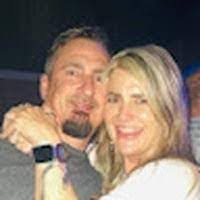 Donna Kasinger's Instagram, Twitter & Facebook