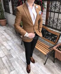 For example, wear a camel blazer with a black blouse for the top. Pin Auf Herrenmode