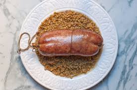 La cottura del cotechino però varia anche in base alle ricette scelte. Cotechino Con Lenticchie La Ricetta Perfetta Dissapore