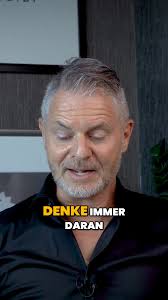 „Mehr Geld verdienen: So startest du im Kopf“⁠, ⁠, Geld ist nicht alles,  aber wenn du es nicht hast, ist es plötzlich verdammt wichtig. Darum:  Verdien erst mal genug, bevor du anfängst, es ...