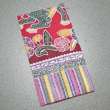 Kalau panjang kain 3 meter, bisa pakai gendong belakang atau robin's carry ini. Selendang Gendong An Bayi Kain Jarik Cukin Motif Naga Amanda Shopee Indonesia