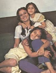 Kajol When She Was Young With Her Mother And Sister Bollywood Stars Bollywood Couples Bollywood Actress